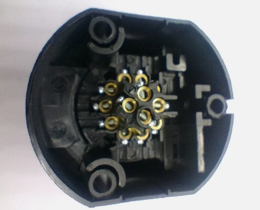 13 Pin Plastic Trailer Towing Socket and Seal 12v