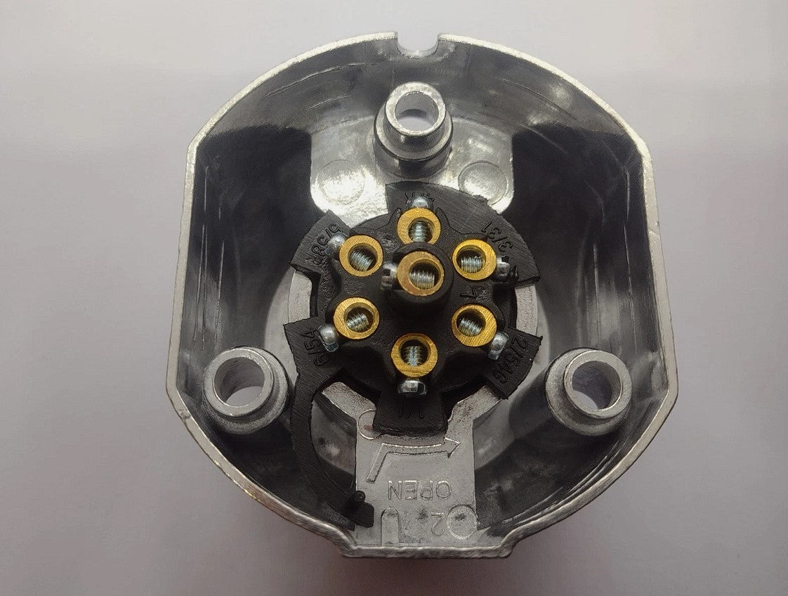 7 Pin Metal Trailer Socket 12v (12N)