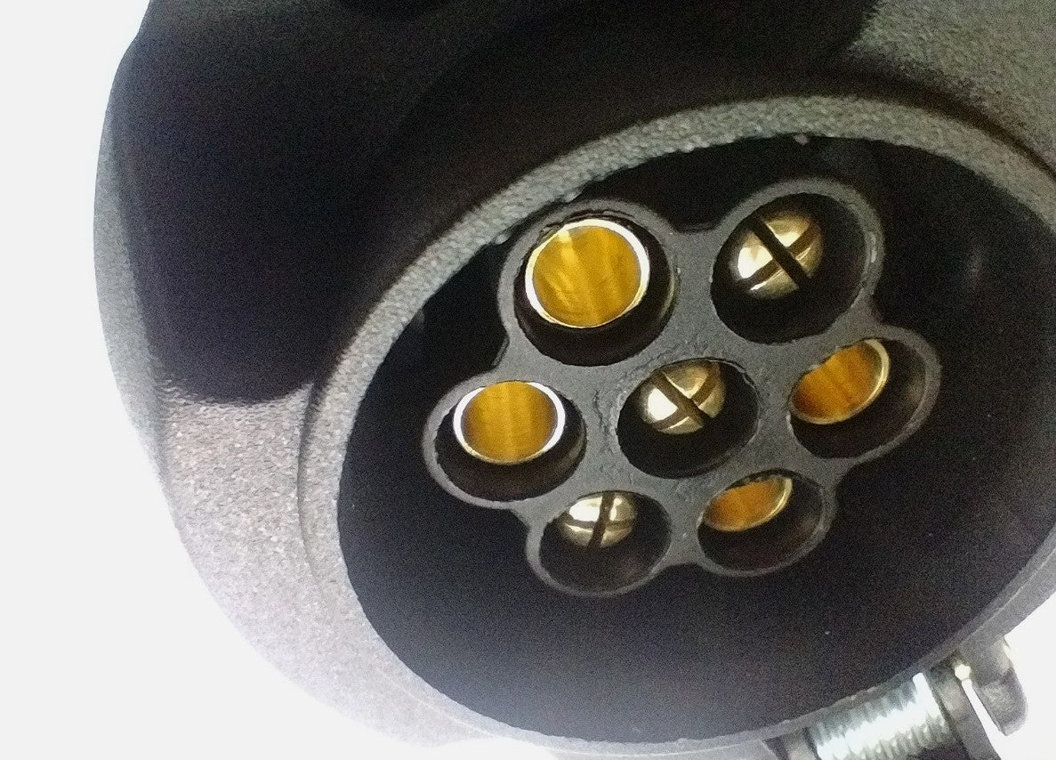 7 Pin Plastic Trailer Socket 12v (12N)